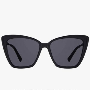 New in box Diffeyewear Becky II black sunglasses